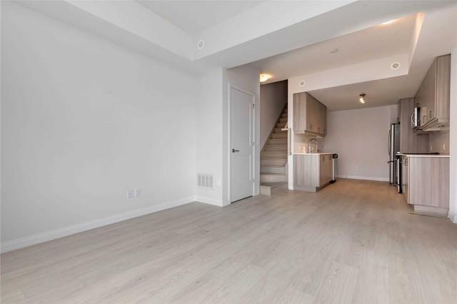 th01 - 7895 Jane Blk 'B' St, Condo with 3 bedrooms, 2 bathrooms and 1 parking in Vaughan ON | Image 20