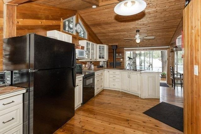 60 Fallsview Rd, House detached with 2 bedrooms, 1 bathrooms and 6 parking in Bracebridge ON | Image 4