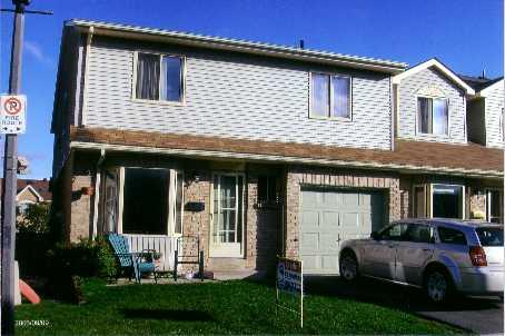 90 Lawrence Ave, Townhouse with 3 bedrooms, 2 bathrooms and 1 parking in Orangeville ON | Image 1