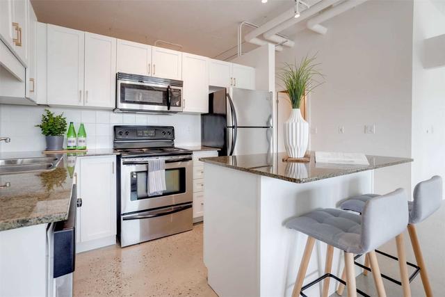 507 - 2 Fieldway Rd, Condo with 2 bedrooms, 2 bathrooms and 1 parking in Toronto ON | Image 2