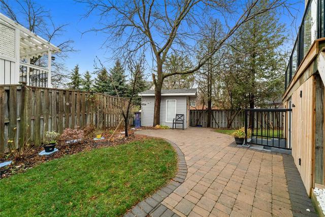 1239 Woodhill Crt, House attached with 2 bedrooms, 3 bathrooms and 2 parking in Mississauga ON | Image 9