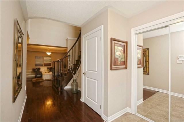 35 Miracle Tr, House detached with 4 bedrooms, 3 bathrooms and 2 parking in Brampton ON | Image 4