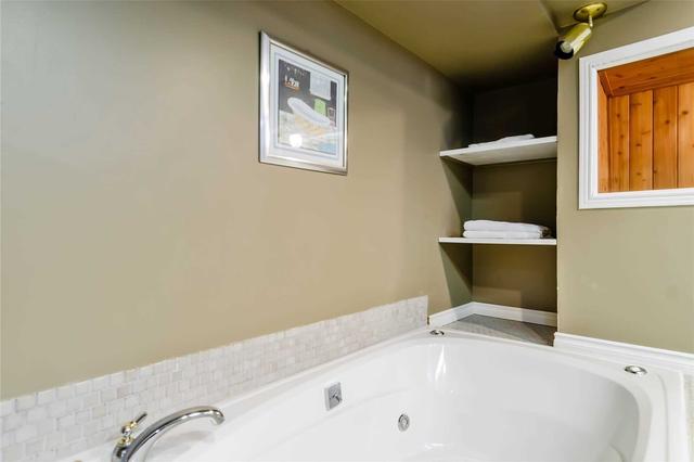31 Norfolk Ave, House detached with 3 bedrooms, 4 bathrooms and 4 parking in Brampton ON | Image 28