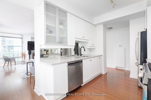 2403 - 18 Yorkville Ave, Condo with 2 bedrooms, 2 bathrooms and 1 parking in Toronto ON | Image 14
