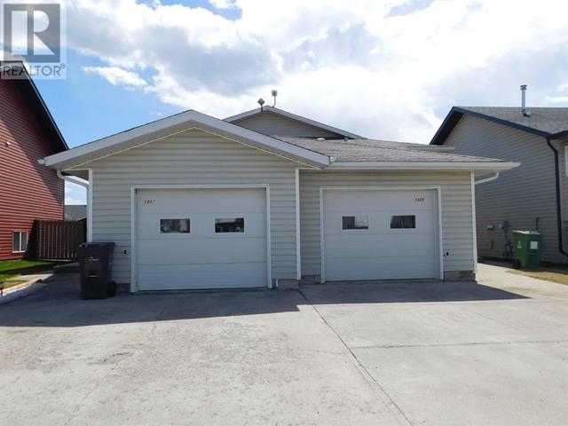5807 & 5809 70 Avenueclose, House detached with 3 bedrooms, 1 bathrooms and 4 parking in Rocky Mountain House AB | Card Image