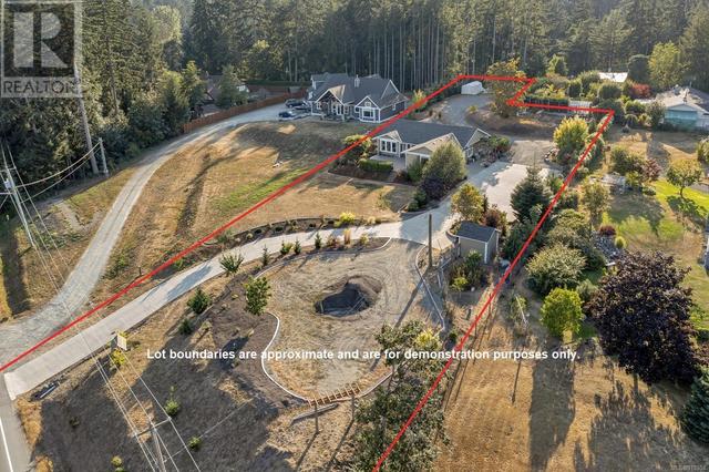 6540 Lakes Rd, House detached with 3 bedrooms, 2 bathrooms and 6 parking in North Cowichan BC | Card Image
