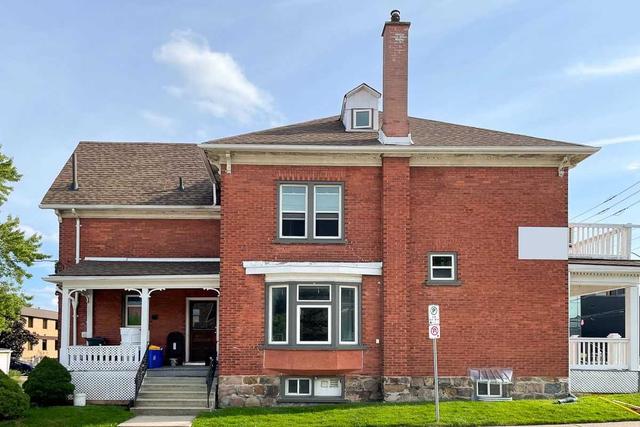 30 Regina St N, House detached with 9 bedrooms, 3 bathrooms and 1 parking in Waterloo ON | Image 15