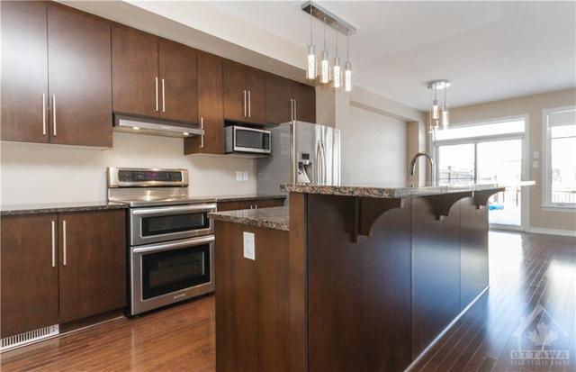 795 Hazelnut Crescent, Townhouse with 3 bedrooms, 3 bathrooms and 2 parking in Ottawa ON | Image 8