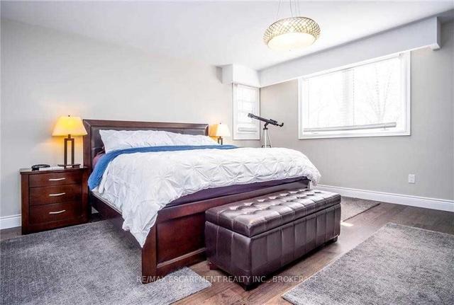 14 Harris Ave, House detached with 3 bedrooms, 4 bathrooms and 16 parking in Brantford ON | Image 3