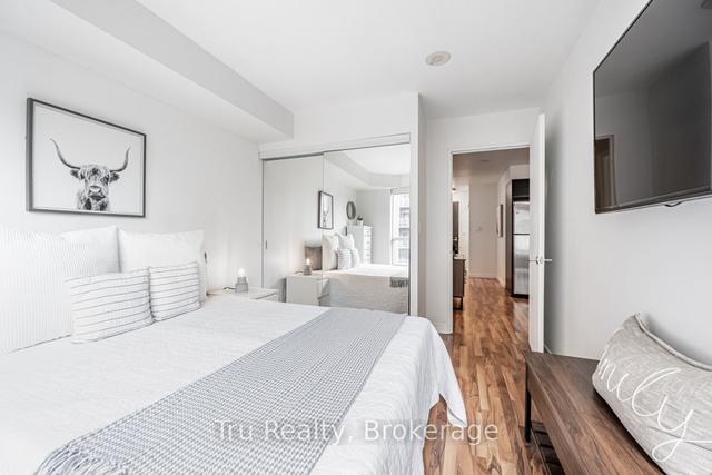 401 - 1005 King St W, Condo with 2 bedrooms, 2 bathrooms and 1 parking in Toronto ON | Image 4