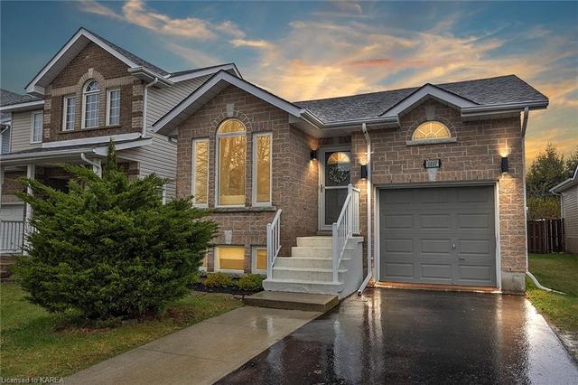 1037 Rainbow Crescent, House detached with 4 bedrooms, 2 bathrooms and 3 parking in Kingston ON | Image 1