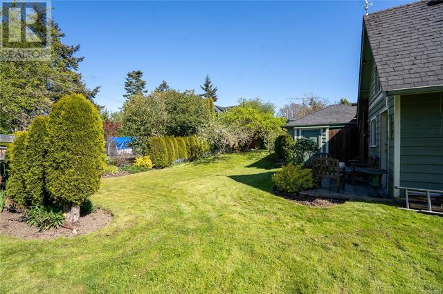 2834 Inlet Ave, House detached with 4 bedrooms, 1 bathrooms and 2 parking in Saanich BC | Image 23