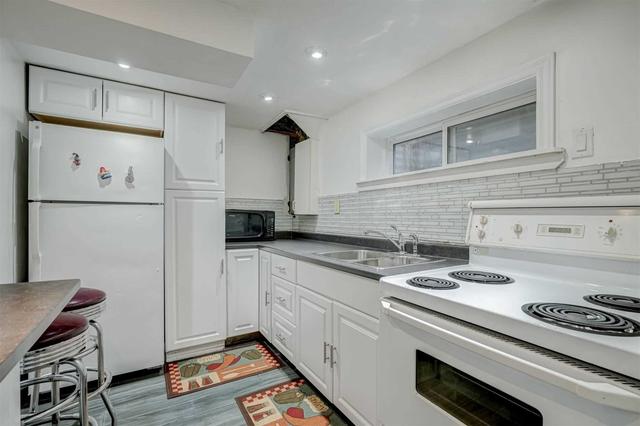 402 Silverstone Dr W, House detached with 4 bedrooms, 3 bathrooms and 3 parking in Toronto ON | Image 17