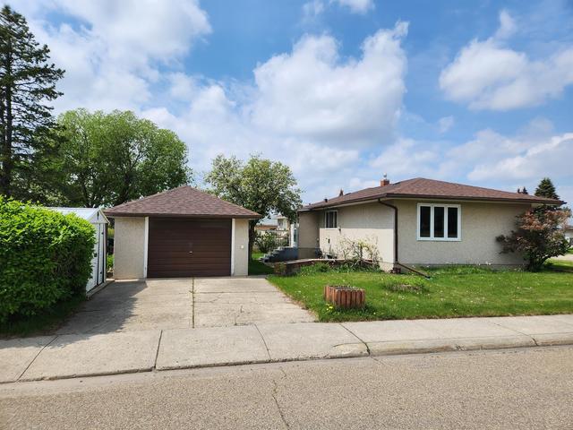 5301 44 Street, House detached with 4 bedrooms, 2 bathrooms and 1 parking in Olds AB | Image 2