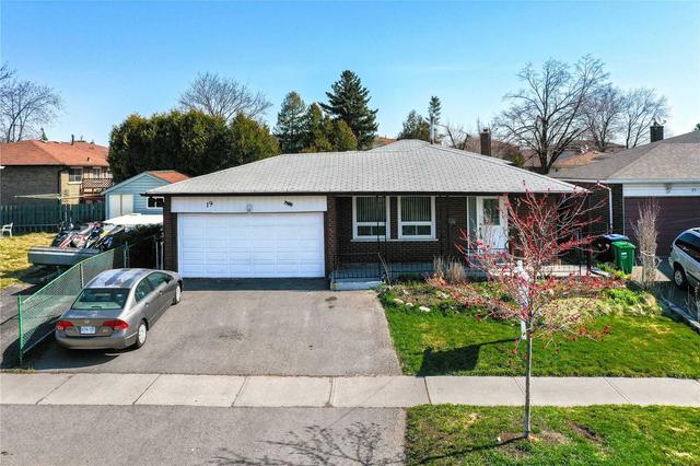 19 Horne Dr, House detached with 3 bedrooms, 3 bathrooms and 5 parking in Brampton ON | Image 1