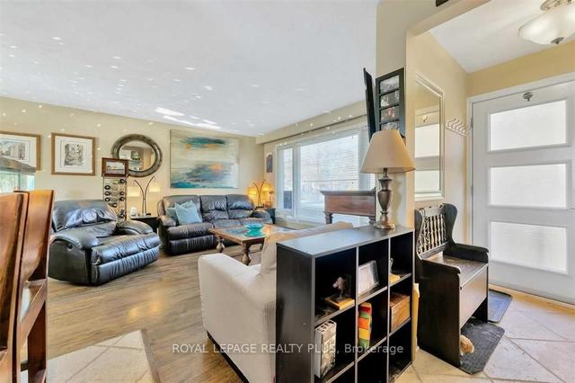 382 Third Line, House detached with 3 bedrooms, 2 bathrooms and 6 parking in Oakville ON | Image 4