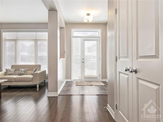 122 Bufflehead Way, House detached with 4 bedrooms, 3 bathrooms and 6 parking in Ottawa ON | Image 2