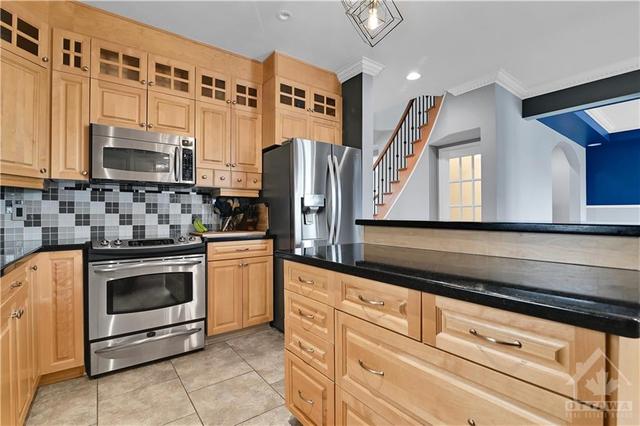 333 Parkin Circle, House detached with 3 bedrooms, 4 bathrooms and 4 parking in Ottawa ON | Image 12
