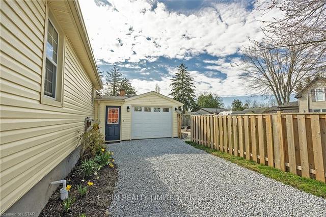 202 Graham St, House detached with 4 bedrooms, 2 bathrooms and 3 parking in West Elgin ON | Image 34