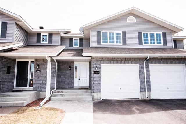2069 Sandstone Crescent, Townhouse with 3 bedrooms, 2 bathrooms and 3 parking in Petawawa ON | Image 2