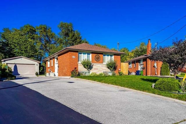 45 Carslake Cres, House detached with 3 bedrooms, 2 bathrooms and 12 parking in Toronto ON | Image 1
