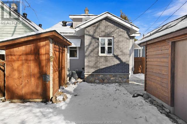 1479 Lillian Avenue, House detached with 3 bedrooms, 1 bathrooms and null parking in Windsor ON | Card Image