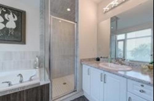 62 - 35 Applewood Lane, Townhouse with 3 bedrooms, 3 bathrooms and 1 parking in Toronto ON | Image 4
