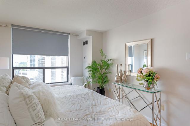 1104 - 47 St Clair Ave W, Condo with 2 bedrooms, 2 bathrooms and 1 parking in Toronto ON | Image 20