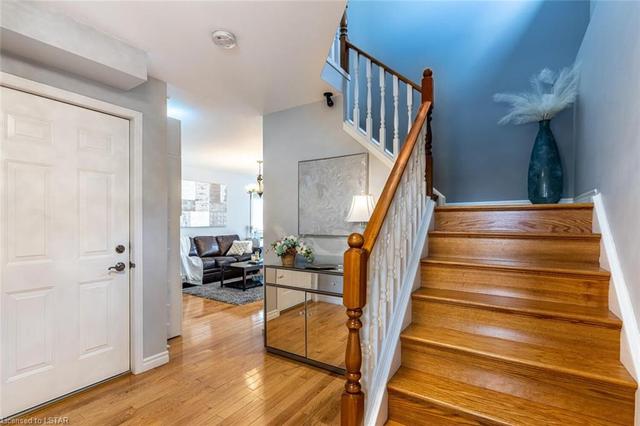 1325 Reardon Boulevard, House semidetached with 3 bedrooms, 2 bathrooms and 3 parking in London ON | Image 4