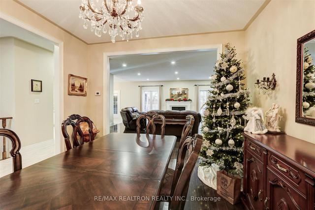 787 Foxcroft Blvd, House detached with 3 bedrooms, 4 bathrooms and 6 parking in Newmarket ON | Image 2