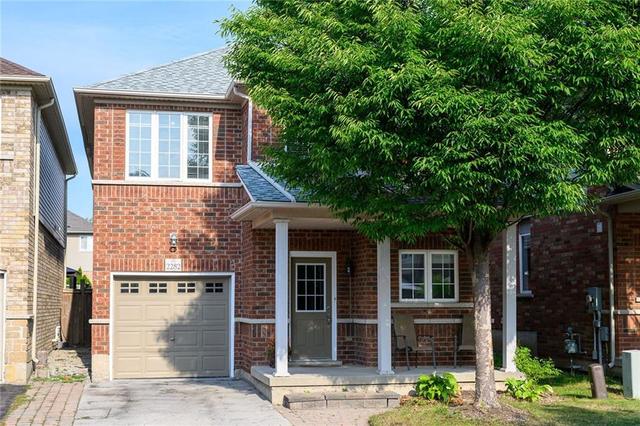 2282 Spence Lane, House detached with 6 bedrooms, 2 bathrooms and 1 parking in Burlington ON | Card Image