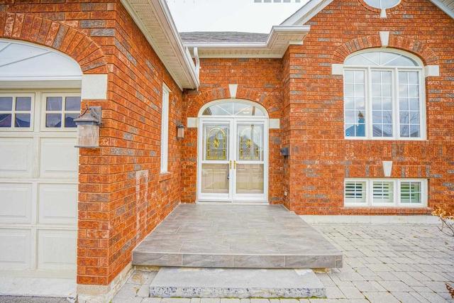 102 Root Cres, House detached with 3 bedrooms, 2 bathrooms and 6 parking in Ajax ON | Image 12