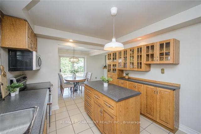 382 Fairlawn Cres, House detached with 3 bedrooms, 2 bathrooms and 6 parking in Burlington ON | Image 5