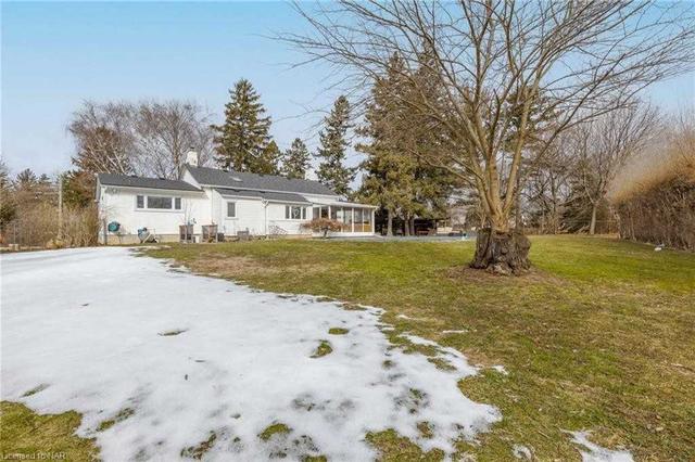 704 Niagara St, House detached with 3 bedrooms, 1 bathrooms and 4 parking in St. Catharines ON | Image 5