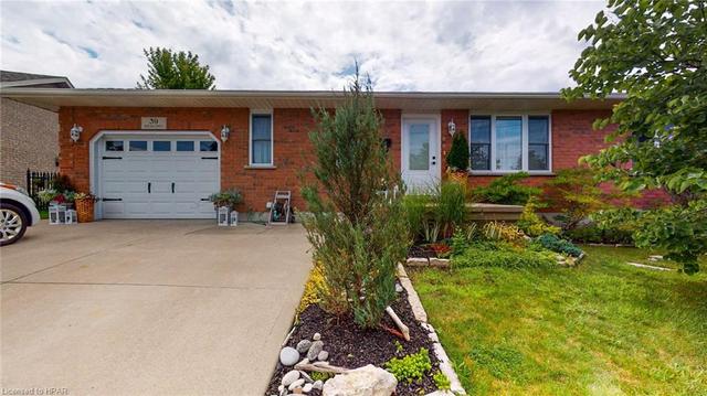 39 Balvina Drive W, House detached with 4 bedrooms, 3 bathrooms and 4 parking in Goderich ON | Image 2