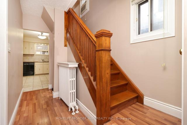 59 Fourth St, House semidetached with 3 bedrooms, 2 bathrooms and 7 parking in Toronto ON | Image 3