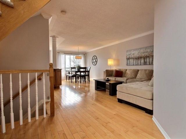 2062 Dorima St, House attached with 3 bedrooms, 3 bathrooms and 2 parking in Ottawa ON | Image 7