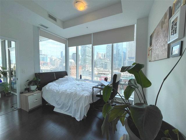 1004 - 295 Adelaide St W, Condo with 2 bedrooms, 2 bathrooms and 1 parking in Toronto ON | Image 3