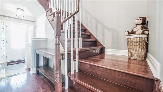 9 Rivitt Pl, House attached with 3 bedrooms, 3 bathrooms and 3 parking in Toronto ON | Image 6
