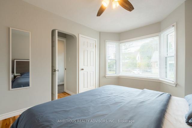 31 West 3rd St, House detached with 3 bedrooms, 2 bathrooms and 5 parking in Hamilton ON | Image 2