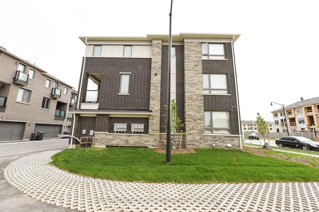 24 Summer Wind Lane, Townhouse with 4 bedrooms, 4 bathrooms and 2 parking in Brampton ON | Image 1