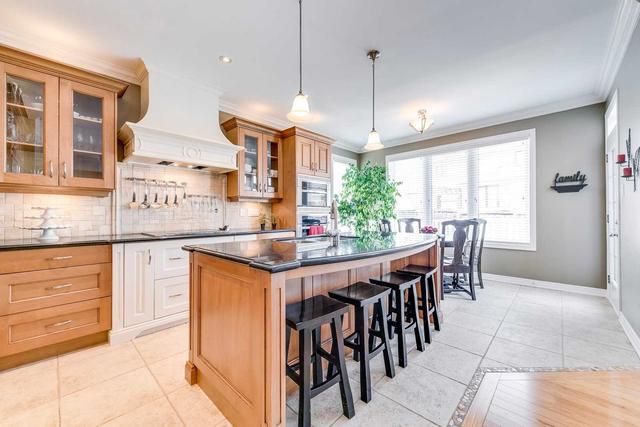 2465 North Ridge Tr, House detached with 4 bedrooms, 3 bathrooms and 4 parking in Oakville ON | Image 6