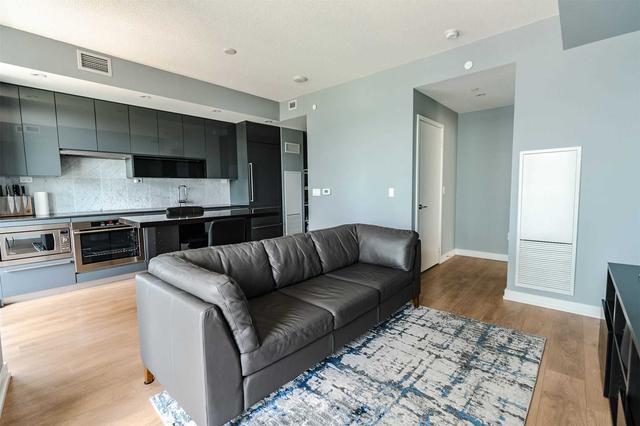 503 - 117 Mcmahon Dr, Condo with 2 bedrooms, 2 bathrooms and 1 parking in Toronto ON | Image 12