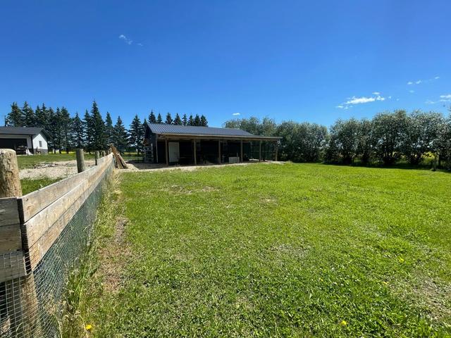 53041 54 Highway, House detached with 3 bedrooms, 2 bathrooms and 6 parking in Clearwater County AB | Image 2