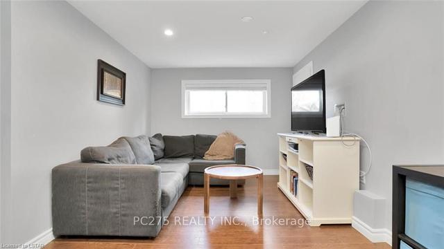 74 Larkspur Cres, House detached with 4 bedrooms, 2 bathrooms and 7 parking in London ON | Image 24