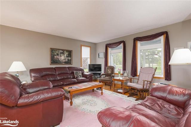 7304 36/37 Nottawasaga Sideroad, House detached with 4 bedrooms, 2 bathrooms and 12 parking in Clearview ON | Image 11