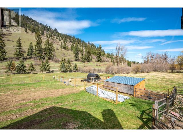 3312 6 Highway, House detached with 3 bedrooms, 2 bathrooms and 10 parking in North Okanagan D BC | Image 8