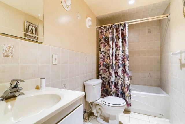 7054 Darcel Ave, House semidetached with 3 bedrooms, 2 bathrooms and 4 parking in Mississauga ON | Image 25