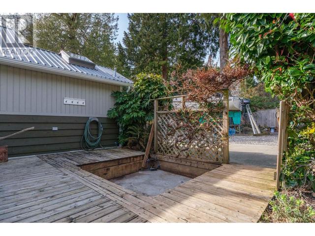 8098 Redrooffs Road, House detached with 2 bedrooms, 2 bathrooms and 6 parking in Sunshine Coast B BC | Image 32