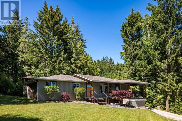 3300 Empress Ave, House detached with 3 bedrooms, 2 bathrooms and 8 parking in Cowichan Valley B BC | Card Image